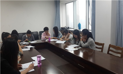 学生代表交流意见