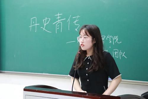 徐赛楠在恕园14号楼为经亨颐学院宣讲